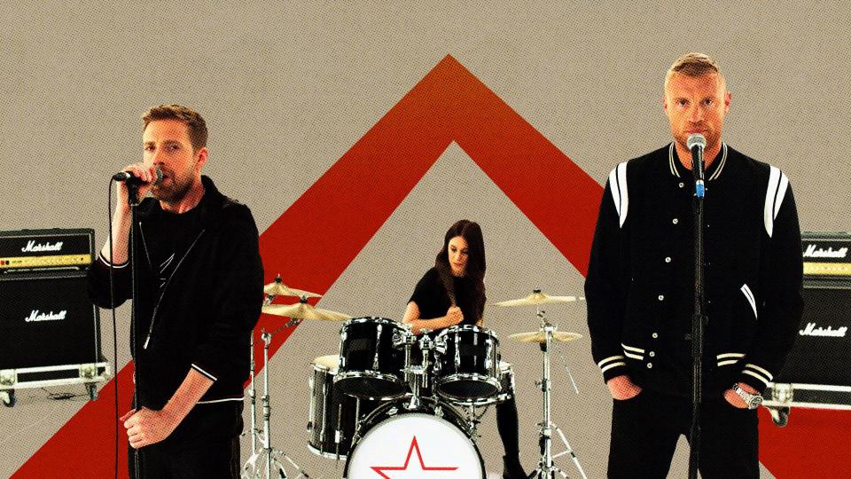  Ricky Wilson and Freddie Flintoff sing World Cup anthem