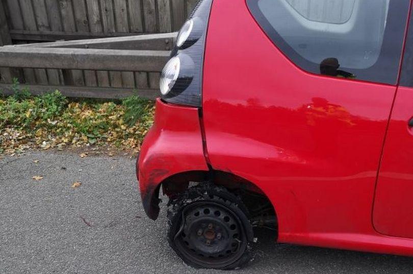 The car was also missing a wheel