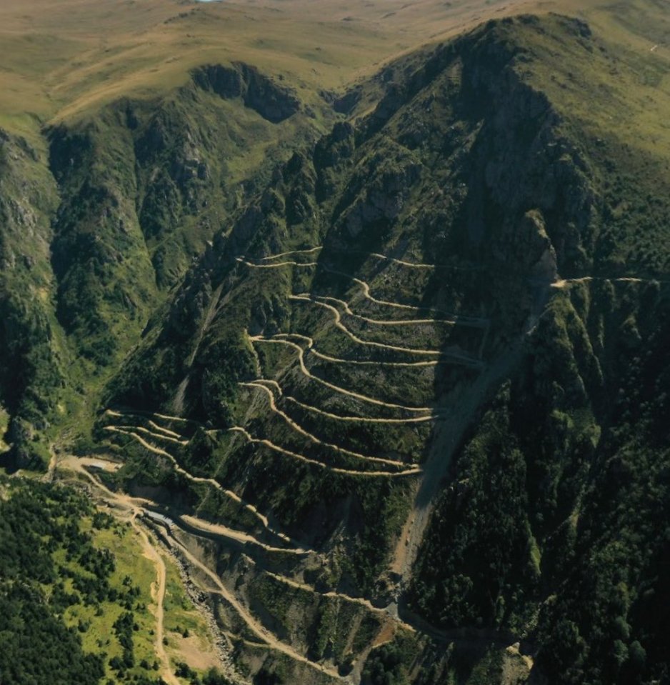 World’s most dangerous road with 29 hairpin bends has no safety barriers
