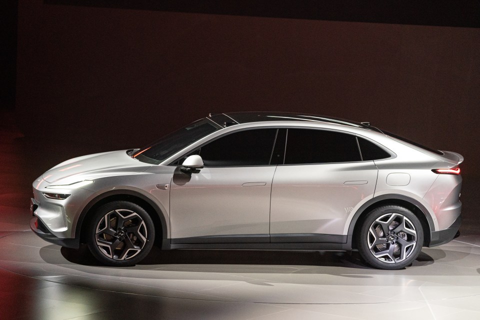 Silver ONVO L60 electric SUV.
