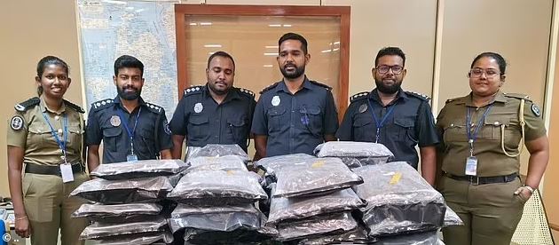 Sri Lankan police officers with confiscated drugs.