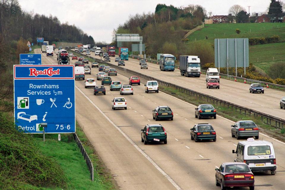 Eastbound M27 traffic near Rownhams Services.