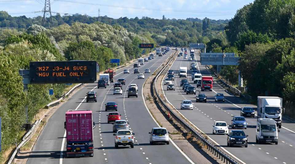 M27 motorway sign: HGV fuel only.